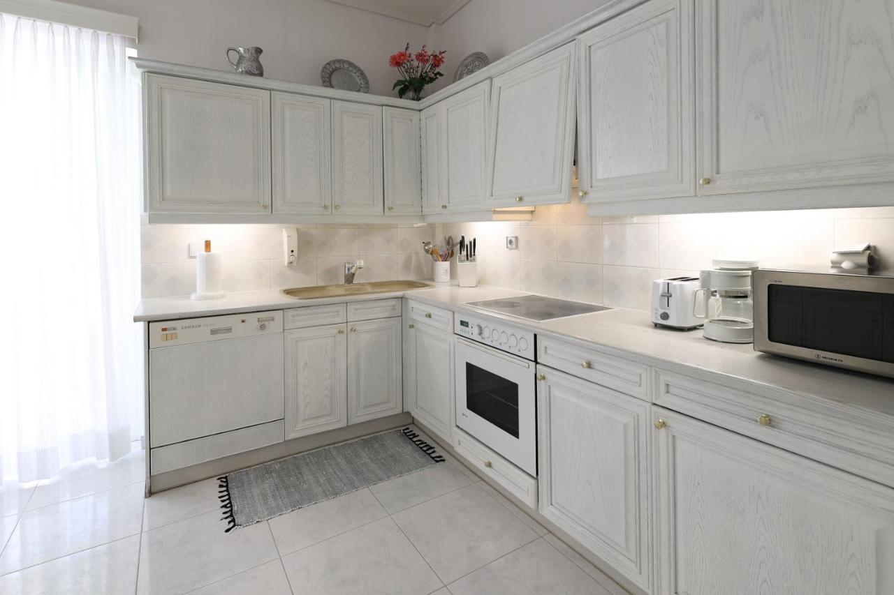 Seaside Penthouse In Каламата Экстерьер фото